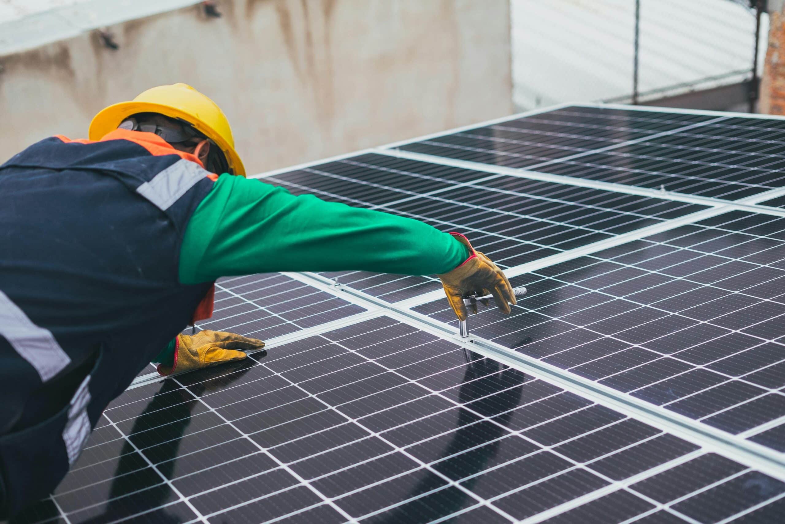 Calcul puissance et inclinaison panneau solaire | Guide Maroc